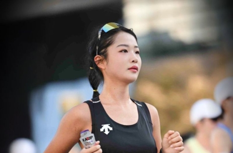 유모차 밀며 뛰고 여행 가서 뛰고…'러닝 광풍'에 해외원정 런트립 상품까지