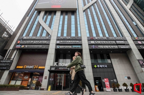 "한국이 잘해" 시력 좋기로 유명한 몽골에서도 '우르르'…중국인 577억, 일본인도 285억 'K의료'에 썼다