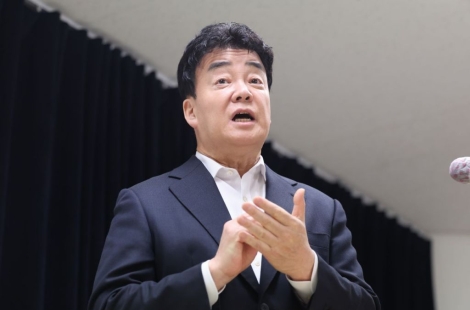 결국 '백종원 얼굴' 지우나…매출·주가 추락에 간판 바꾸려는 더본코리아