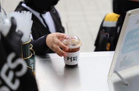 "3잔 아닌 112잔 훔쳐 마셨다" 청주 알바생 커피 횡령 사건에 점주 측 반박