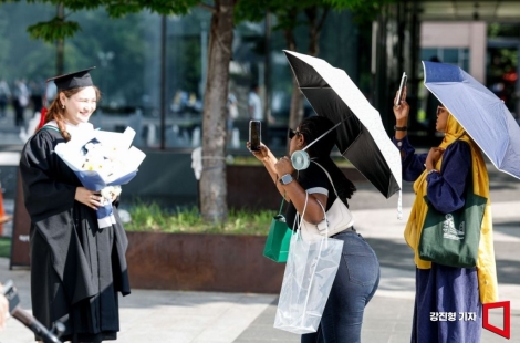 "외모 집착 이토록 강한 한국, 압박감 들어"…40% 폭증한 佛유학생들, 한국살이 평가