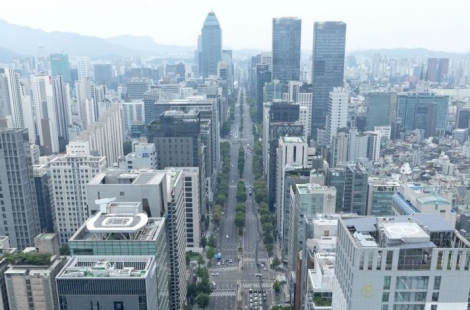 '이것' 앞에 딱 끼고 있어야 북적북적…5~10m만 벗어나도 "찾는 전화도 없어요"[강남 부동산 양극화]①