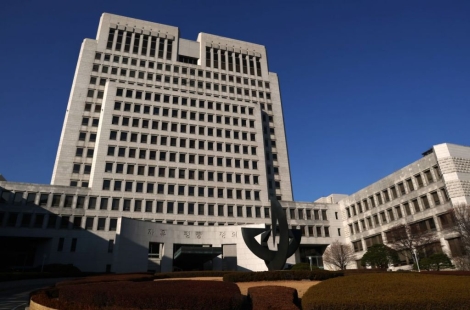 2500번 티눈 수술, 7억원 보험금 타갔어도…"1차 패소한 보험사, 또 무효소송 안 돼"