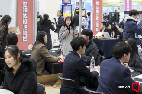 "일 그만둬도 실업급여?"…예산 빠진 '청년 자발적 이직급여' 난항