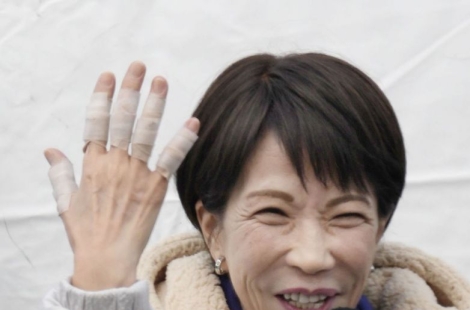 "잠 좀 자고 싶다" 냉동식품 끼니, 2시간 쪽잠…마트도 못 가는 총리의 호소