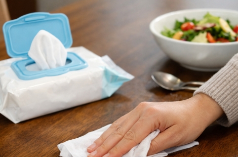 "식탁 절대 물티슈로 닦지 마세요"…전문가가 경고한 이유