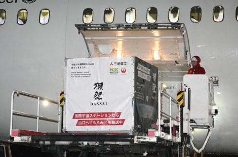 "소주 두 잔 분량 100㎖ 약 9억원"…우주에서 빚은 술, 지구 왔다