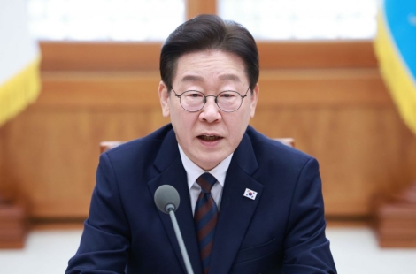 李대통령 "석유 '최고가격제' 시행…중앙은행 추가 조치도 준비"