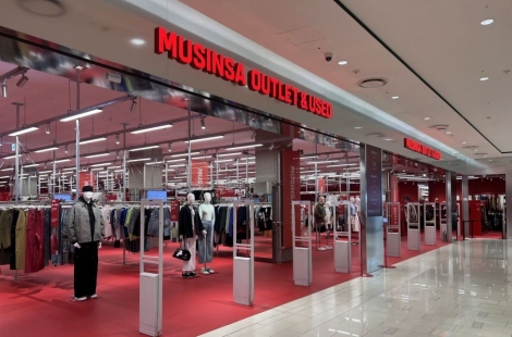 "얼마나 싸길래" 나흘만에 4.4만명 몰려 쓸어갔다, 무신사 '재고 아울렛'[르포]