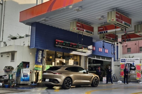 한국 300원 오를 때 일본은 30원 올랐다…전쟁에도 버틴 기름값의 비밀 [르포]