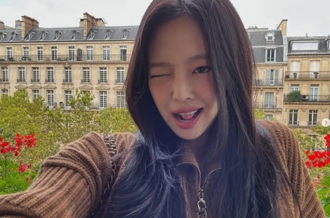 파리 한복판서 인파에 포위된 제니, 악성 루머에 결국 소속사 칼 빼들었다
