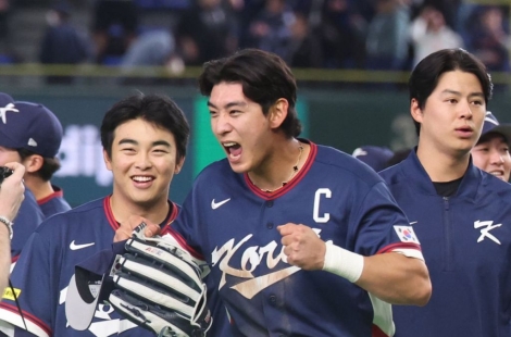 "행운 빌며 찼다" 이정후 목에 '반짝'…1500만원 목걸이 뭐길래