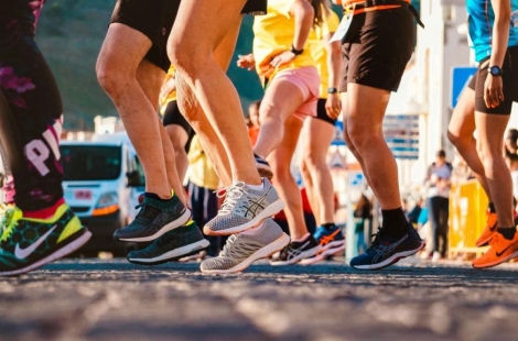 "걷기만 해도 커피가 공짜?"…달리면 돈 되는 '운동 앱테크' [혜택의 정석]