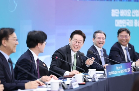 청와대 "국채 발행 없이 추경 가능…필요한 곳에 충분히 투입" (종합)