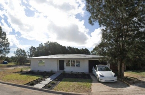 "냉장고는 텅텅, 수건은 한 장"…'1200조 최고 부자' 10평 집 둘러보니