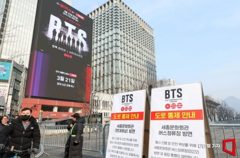 "방탄 보러 한국 왔어요"…거대한 요새로 변신한 광화문[BTS is back]