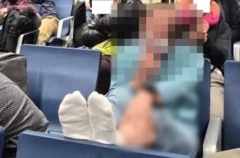 필리핀 공항서 앞좌석에 발 '턱' 민폐 한국인…"정중한 요청에도 무시"