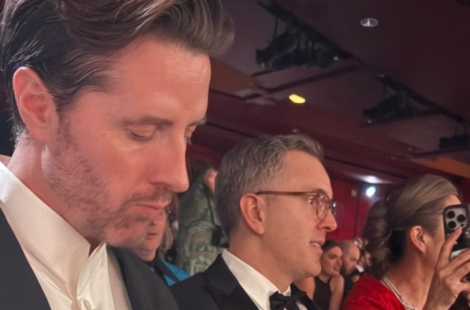 오스카 객석서 韓 라면 봉지째 '후루룩'…먹방한 감독 정체