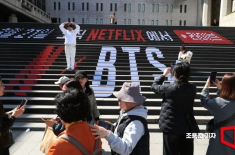 "엘비스급 귀환?"…BTS 컴백에 '전설 소환'한 외신