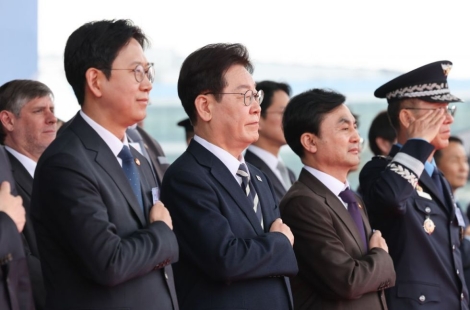 李대통령 "KF-21은 자주국방 결실…방산 4대 강국 도약 발판" (종합)