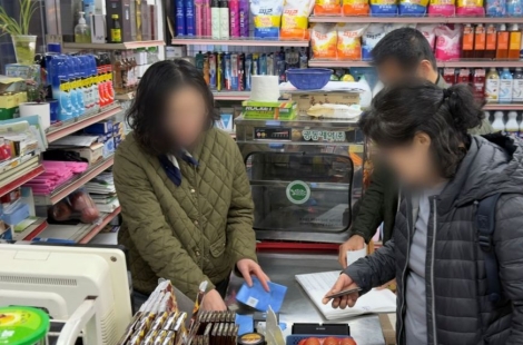 "떼를 쓰니 미칠 노릇" 마트는 지금 전쟁…사재기가 부른 '비닐대란'