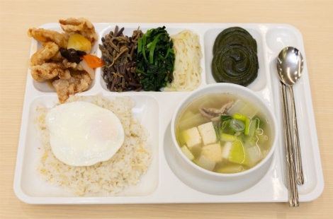 "이게 청와대 특별오찬 메뉴입니다"…'꿔바로우·계란후라이'에 담긴 의미는