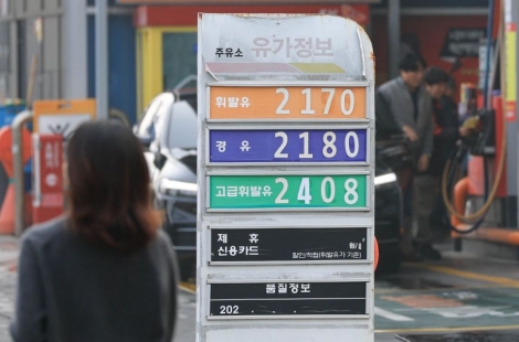 7시간 만에 2배 폭등 "재고 있으면서"…주유소 '가격 올리기' 눈치싸움