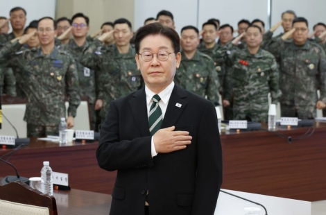 李, 전군 지휘관 회의서 "전작권 회복 노력해야"…조성현 대령 만나 "한 번 보고 싶었다"