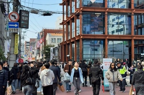 광화문서 BTS 보고 돈은 '이곳'에서 썼다…외국인 방문자 52% 급증
