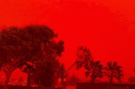 "필터 낀 줄…종말 온 것 같다" 새빨갛게 물든 호주 하늘, 무슨 일