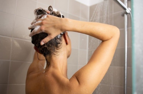 "서서 샤워기 물 맞고 있지 마"…중동전쟁 불똥이 日 동네 목욕탕까지