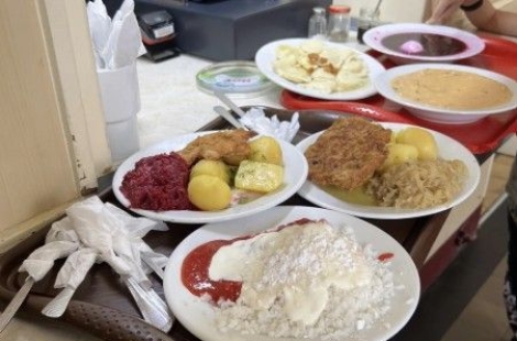 "이 가격 실화?" 4000원이면 한 끼 '뚝딱'…고물가에 사람 몰린 식당 [맛있는 이야기]