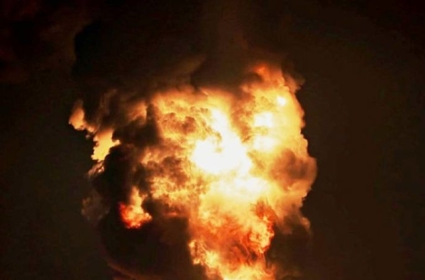 "에어컨 물로 씻고, 참치 낚아 배 채워"…멈춰 선 2000척, 생존 사투 벌인다