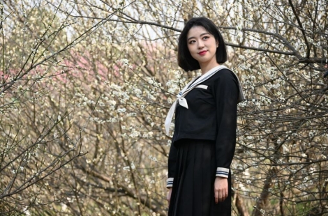 "등골 브레이커 교복값, 그냥 통일하자"…비용 부담에 '표준 교복' 도입하는 日