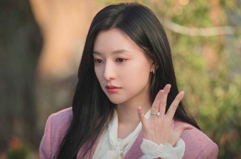 한국은 가격 올릴수록 더 잘 팔린다…'배짱 인상'에도 역대급 매출 찍은 명품