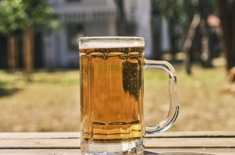 "빨리 마시고 일찍 헤어지자"…Z세대가 바꾼 '낮술' 풍경[세계는Z금]