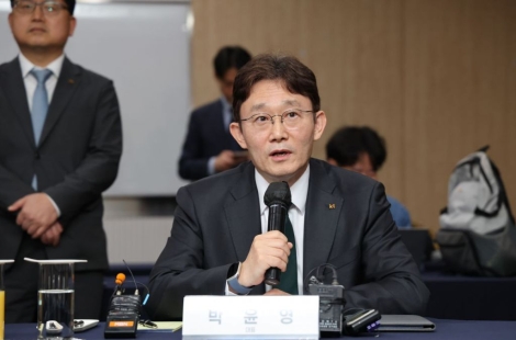[단독]박윤영 "자회사 쪼개기 상장 문제될수도"... KT, KT클라우드 합병 추진 