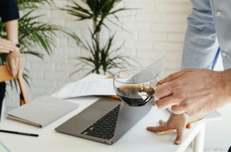 "밤에는 절대 마시지 마세요, 여자는 특히"…충동성 높이는 '이 음료'[실험노트]