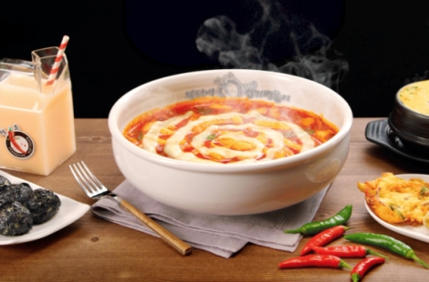 '치킨공화국'에 반기 든 떡볶이…진격의 '엽떡' 푸라닭 잡고 60계 쫓는다