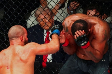 美-이란 종전 협상 결렬 순간, 트럼프는 UFC 경기 보고 있었다