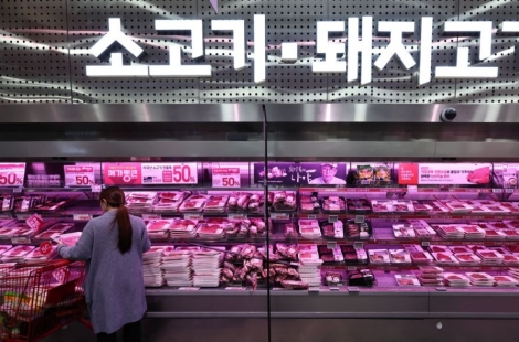 "삼겹살 굽기 무섭네"…마트서 손 부들부들, 고깃값에 튄 전쟁 불똥