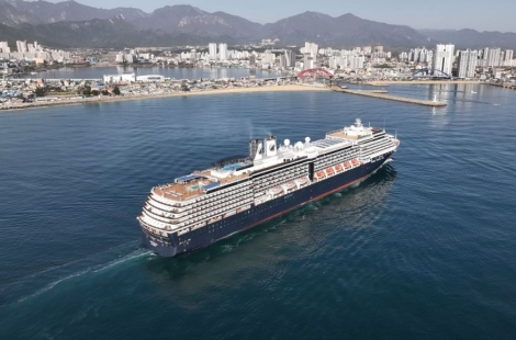 속초항에 올해 첫 크루즈 ‘웨스테르담호’ 입항…글로벌 관광시대 '활짝'