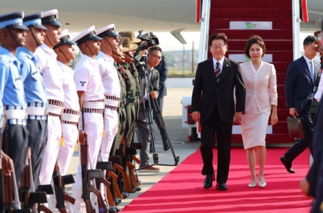 [속보] 李대통령, 인도 뉴델리 도착…국빈 방문 일정 시작
