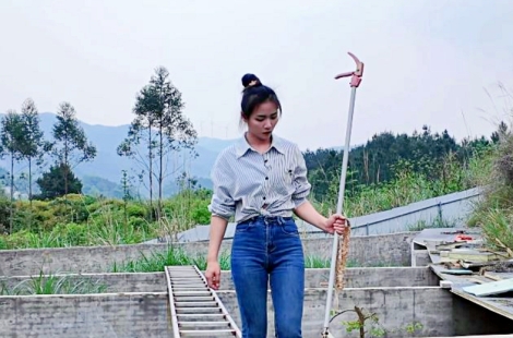 "사무직 그만두고 年 2억원 넘게 벌어요"…뱀 고기 파는 30대 中여성