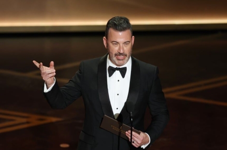 "조용히 해, 돼지야" 트럼프 신랄하게 비꼰 지미키멀쇼, '방송계 퓰리처상' 받아