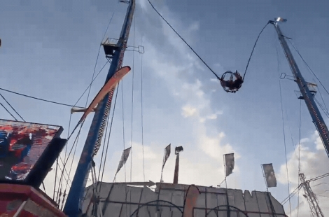 90m까지 올라가는 스페인 놀이기구…갑자기 줄 끊어져