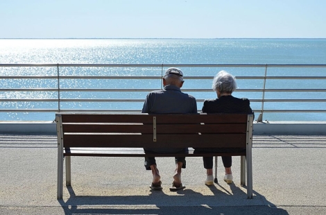 "나만 몰랐네, 빨리 부모님 알려드려야지"…통신비 반값부터 임플란트 70% 할인까지[혜택의 정석]
