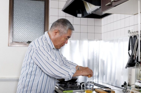 한 달에 두 번만 먹어도 '효과'…중년 남성들 먹은 '이것' 치매 위험 갈랐다