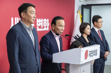 국힘, 정진석 공천 논란 격화…윤리위 회의 돌연 취소