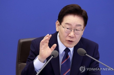 李 "빚 20배 늘어도 콩나물 팔아 갚는 게 맞느냐"…배드뱅크 '상록수' 질타
